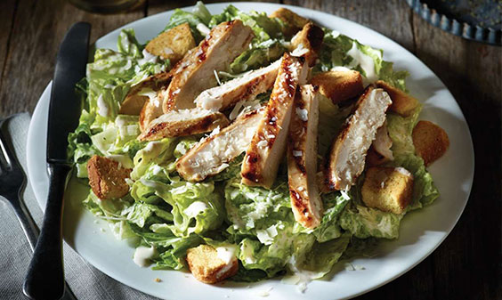 سالاد سزار با مرغ گریل